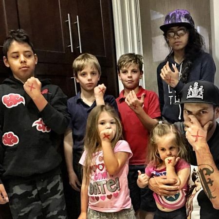 Kaleb Michael Jackson Federline took a picture with his step-siblings and father. 
